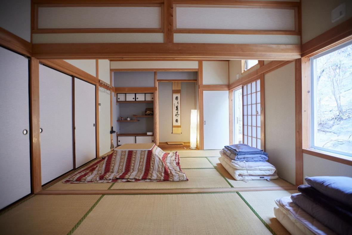 Bed and Breakfast Tsushima White House Экстерьер фото
